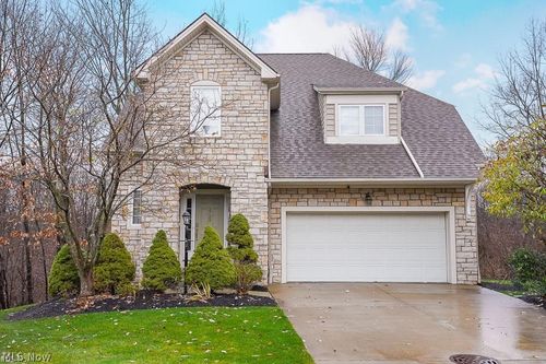 3729 Edgehill Dr, Cleveland, OH, 44121-1972 | Card Image