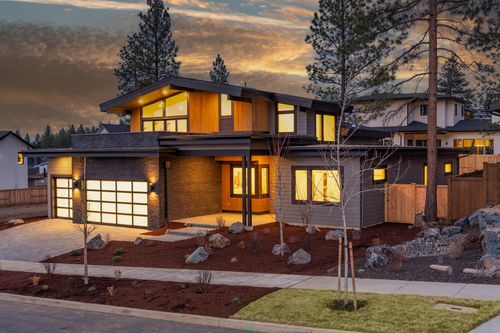 62467 Nw Woodsman Loop, Bend, OR, 97703-5736 | Card Image