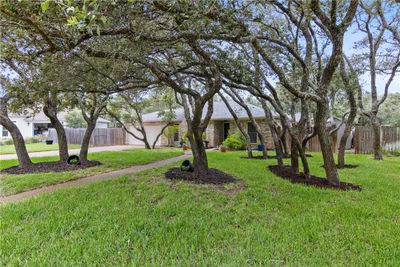 203 Highlands Drive, House other with 3 bedrooms, 2 bathrooms and 2 parking in Rockport TX | Image 2