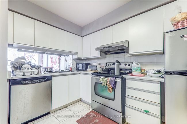 1004 - 12 Laurelcrest St, Condo with 2 bedrooms, 1 bathrooms and null parking in Brampton ON | Image 11