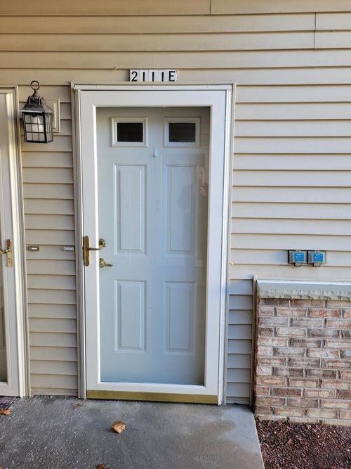 e-2111 Pine Ridge Court, Grafton, WI, 53024 | Card Image