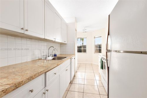 214p-650 Sw 124th Ter, Pembroke Pines, FL, 33027-6713 | Card Image