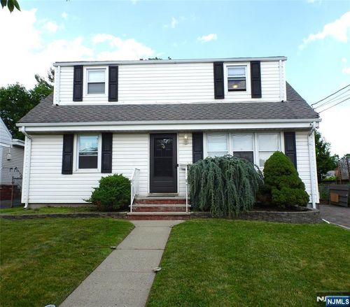 52 Saint Philips Dr, Clifton, NJ, 07013-2419 | Card Image
