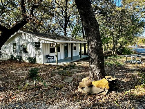 318 Windsor Dr, Pottsboro, TX, 75076-4850 | Card Image