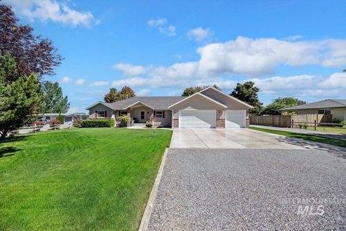 3237 Highlawn Dr, Twin Falls, ID, 83301-8418 | Card Image