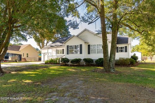821 Roberts Rd, Newport, NC, 28570-3733 | Card Image