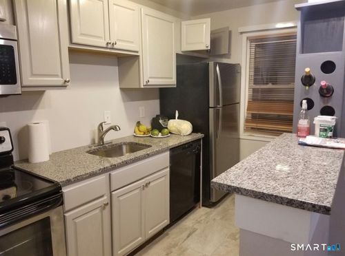 19 Vine Hill Rd, West Hartford, CT, 06110-1459 | Card Image