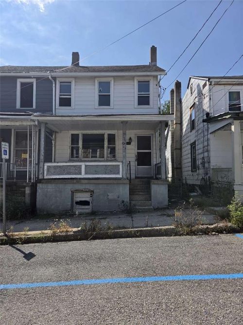 148 Penn St, Tamaqua, PA, 18252-2412 | Card Image