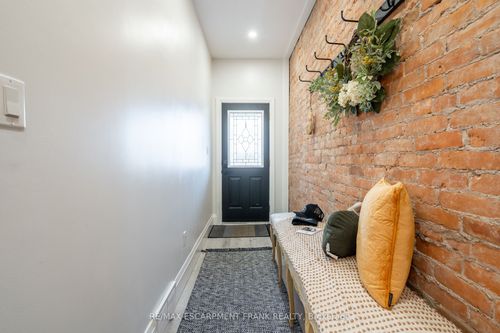 170 Ray St N, Hamilton, ON, L8R2Y2 | Card Image