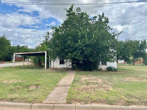 916 W Mesquite, Coleman, TX, 76834 | Card Image