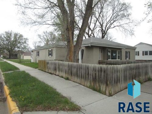 402 E 11th Ave Avenue, Mitchell, SD, 57301 | Card Image