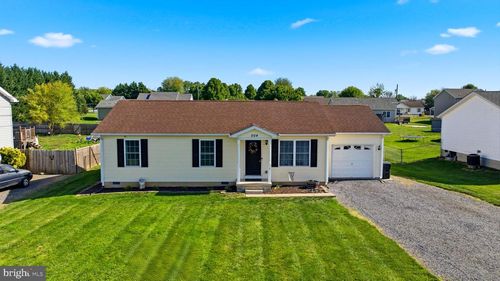 204 Sonya Ln, BUNKER HILL, WV, 25413-9603 | Card Image