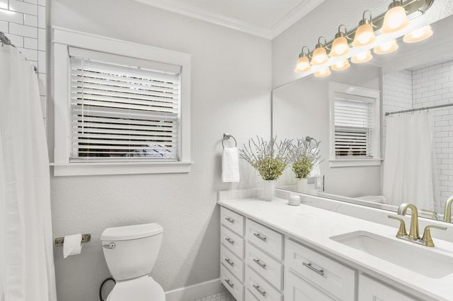 Guest bathroom | Image 20