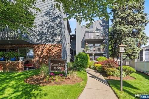 555 Riverside Ave, Rutherford, NJ, 07070-2601 | Card Image
