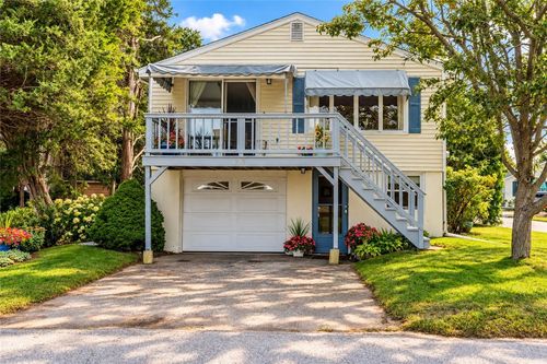 975 Anthony Rd, Portsmouth, RI, 02871-5903 | Card Image