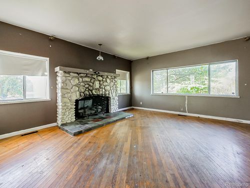 8470 Wise Rd, Commerce Township, MI, 48382-2264 | Card Image