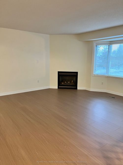 34-490 Veterans Drive, Barrie, ON, L4N9N4 | Card Image