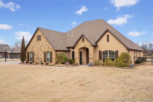 8136 N 68th East Pl, Owasso, OK, 74055-7430 | Card Image