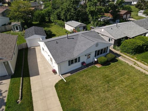1011 Regent St Ne, Cedar Rapids, IA, 52402-5729 | Card Image