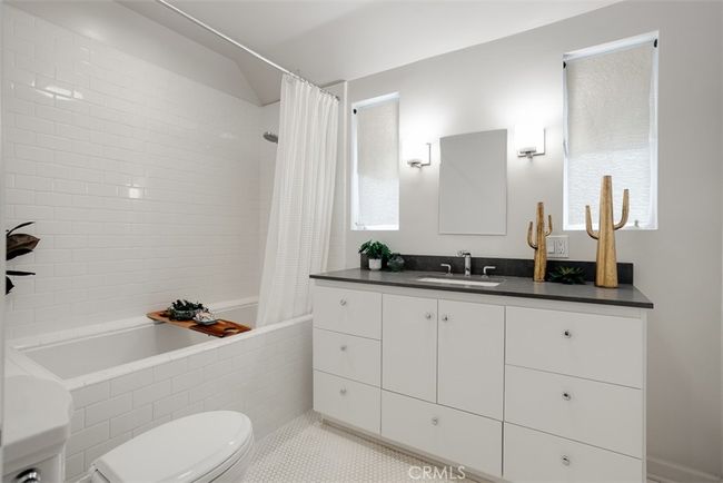 2256 Bronson Hill Dr, House other with 2 bedrooms, 2 bathrooms and 2 parking in Los Angeles CA | Image 33
