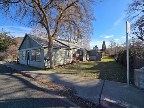 123 E Raymond St, Yreka, CA, 96097-3026 | Card Image