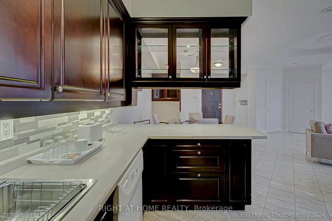 PH5 - 1 Belvedere Crt, Condo with 1 bedrooms, 2 bathrooms and 1 parking in Brampton ON | Image 11