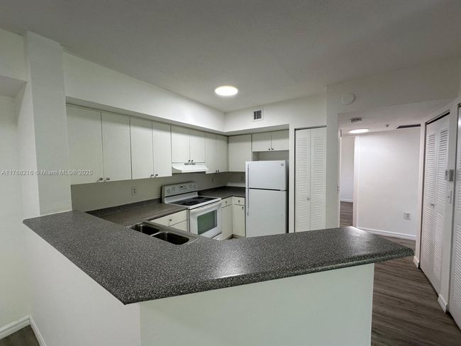 APT-304 - 17602 Nw 25 Th Ave, Condo with 3 bedrooms, 2 bathrooms and null parking in Miami Gardens FL | Image 9