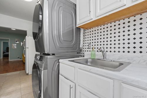180 Sumpter St, Brooklyn, NY, 11233-2600 | Card Image