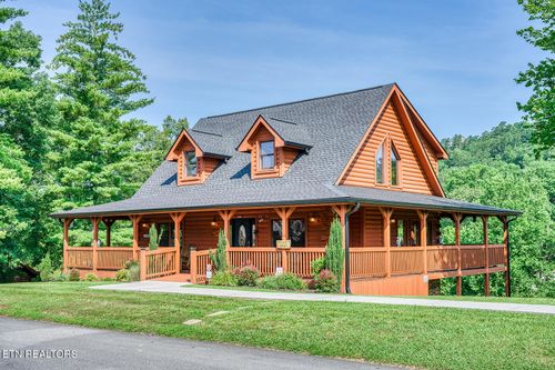 2028 Piney Overlook Ln, Sevierville, TN, 37862 | Card Image