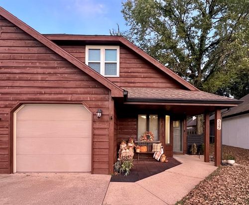 317 Glenview Dr, Lawrence, KS, 66049-1823 | Card Image