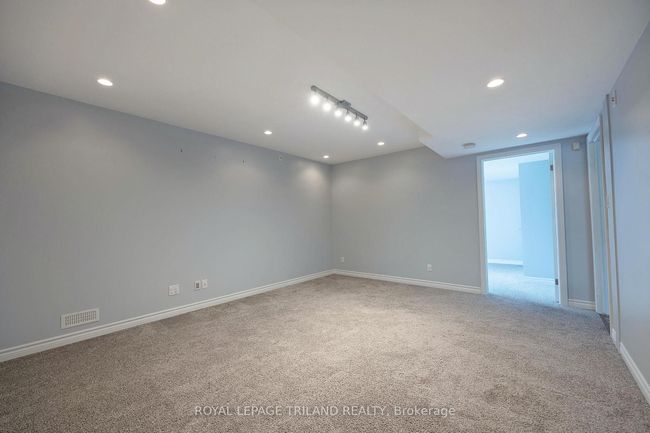 253 Mcgarrell Dr, House other with 4 bedrooms, 3 bathrooms and 2 parking in London ON | Image 32