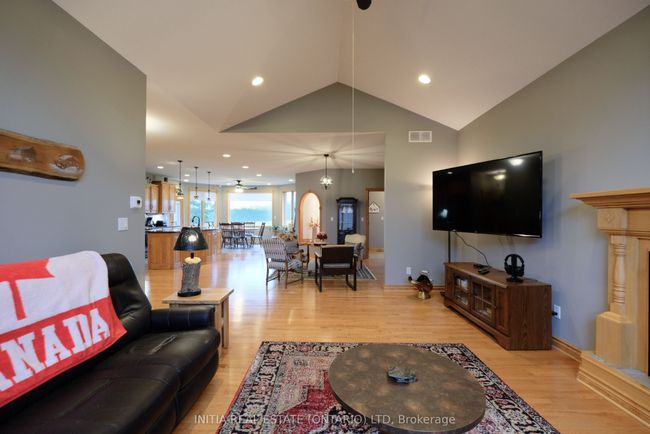 7284 Calvert Dr, House other with 4 bedrooms, 4 bathrooms and 6 parking in Strathroy ON | Image 5