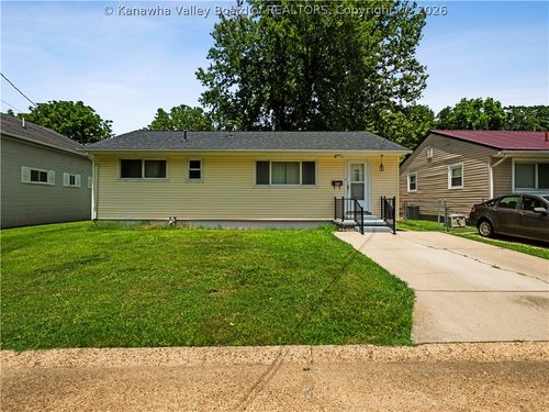 3939 39th St E, Nitro, WV, 25143-1317 | Card Image