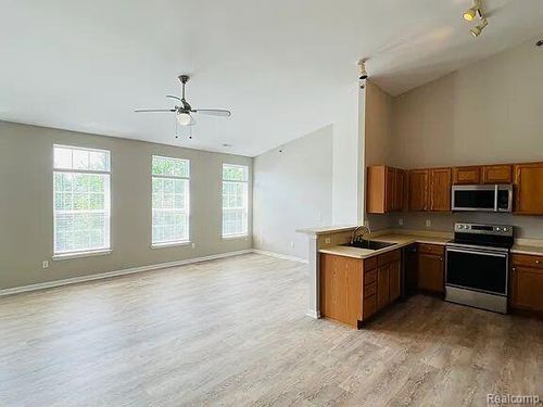 14381 Vauxhall Dr, Sterling Heights, MI, 48313-2751 | Card Image