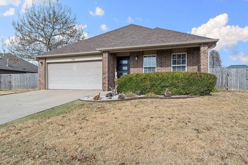 1304 Spruce St, Pea Ridge, AR, 72751-2745 | Card Image