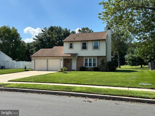 5 Woodcrest Dr, EASTAMPTON, NJ, 08060-4302 | Card Image
