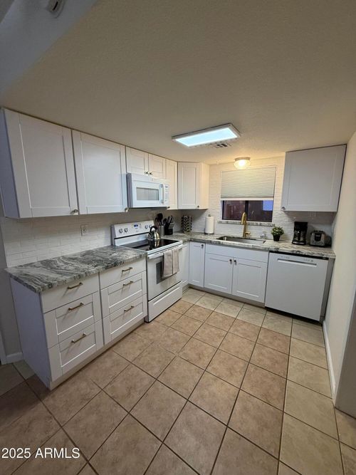 24-540 S West Rd, Wickenburg, AZ, 85390-1167 | Card Image