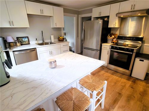 unit-2-22 Annandale Rd, Newport, RI, 02840-7500 | Card Image