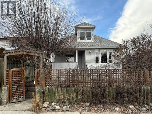 109 13th Ave S, Cranbrook, BC, V1C2V6 | Card Image