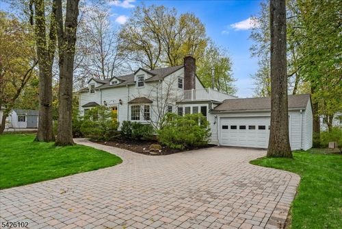 8 Lessing Rd, West Orange, NJ, 07052-3113 | Card Image