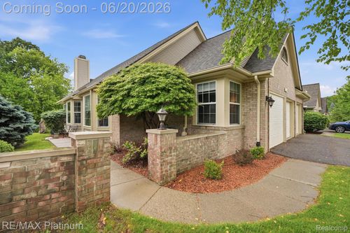 814 Whisperwood Dr, Fenton, MI, 48430-2277 | Card Image
