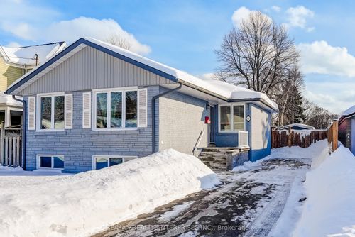 31 Paragon Rd, Etobicoke, ON, M9R1J7 | Card Image