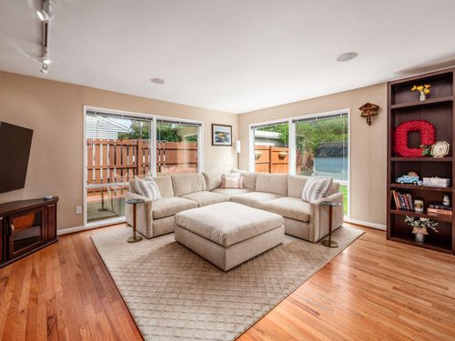 3610 Sunset Dr, Upper Arlington, OH, 43221-1138 | Card Image