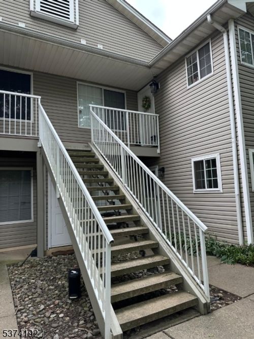 32 Cedar Ct, Bedminster, NJ, 07921-1654 | Card Image