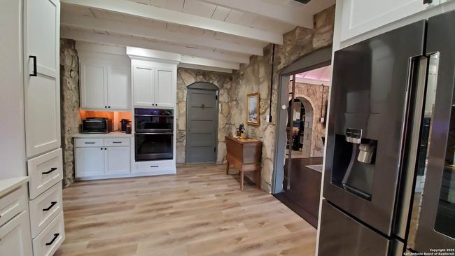 9810 Park Dr, House other with 2 bedrooms, 3 bathrooms and null parking in Helotes TX | Image 17