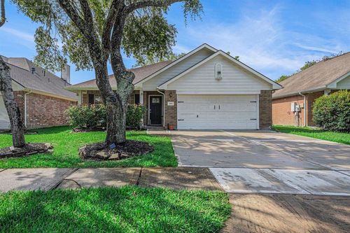 2884 Shallow Brook Ln, Dickinson, TX, 77539-6349 | Card Image