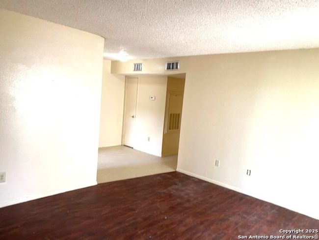 APT-4 - 657 W 4 Th St, Condo with 2 bedrooms, 1 bathrooms and null parking in Yorktown TX | Image 7