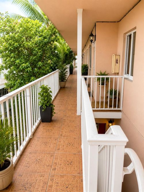 12-549 Meridian Ave, Miami Beach, FL, 33139-6425 | Card Image