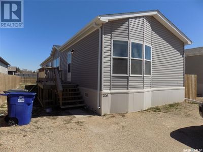 206 Brownlee St, House other with 3 bedrooms, 2 bathrooms and null parking in Weyburn SK | Image 1