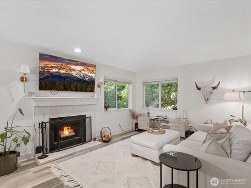 apt-302-455 Newport Way Nw, Issaquah, WA, 98027-3157 | Card Image